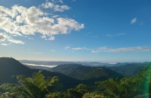 Chalé alpino em canela rs todo mobiliado com cozinha lareira split Wi-Fi 2 quartos perto do centro - Foto 41
