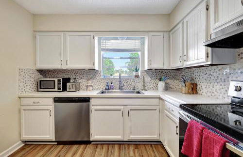 Coastal Retreat Near Downtown Stuart - Photo 10