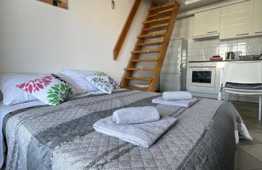 Sun n' Fun Apartments with Pool - Photo 14