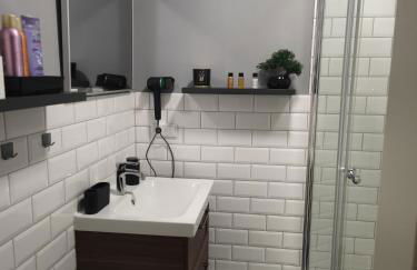 Moderne Wohnung mit Seeblick - Photo 21