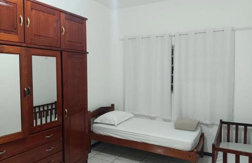 Casa grande, ar em todos os quartos, cabe 3 carros - Foto 20