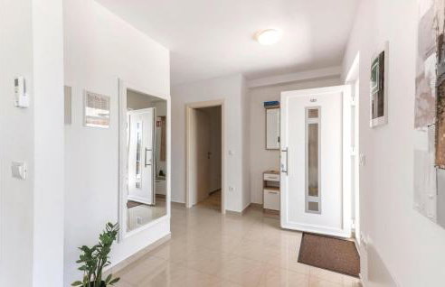 Six-Bedroom Holiday Home In Rogoznica - Foto 29