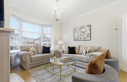 NEW 4 Beds Huge Driveway for LWBs Group Base Willenhall Bilston Junction 10 M6 A454 Keyway Junction A463- Wolverhampton Walsall--Bloxwich - I54 Business Park-Molineux Stadium - BY Samina - ARZ Stays - Regular Work & Long Stays Available - Foto 4