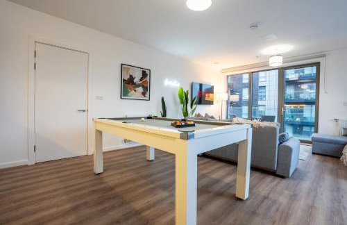 Central Wembley Stadium Luxe Stay with Pool Table - Foto 28