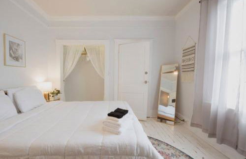 Newly Renovated 3BDR with Backyard Starland District - Foto 9