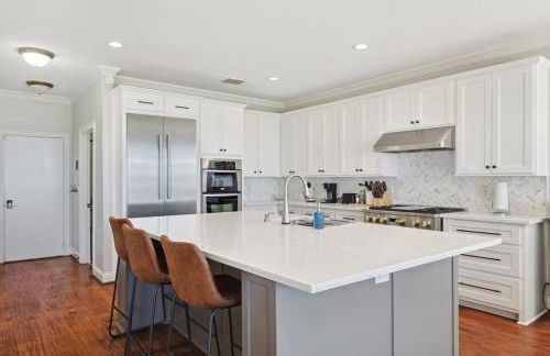 The Best of Lakeside Living - Luxury at its Finest - Photo 14