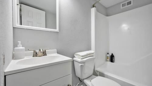 Duke - Pet Friendly 1BR with Gym & Pool - Foto 5