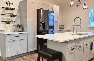 Beautiful 5BR home near Disney with private pool, large yard & BBQ - Foto 8