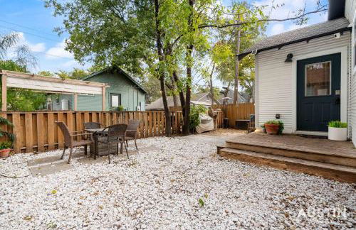Pet Friendly East Cesar Chavez Home Near Downtown - Photo 4