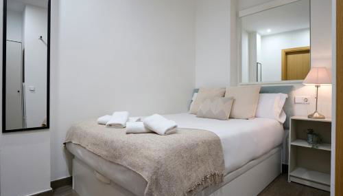 Apartamentos Fuencarral - Photo 3, towels, wardrobe