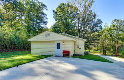 Lake Guntersville Hideaway! Home on Over 2 Acres - Foto 22