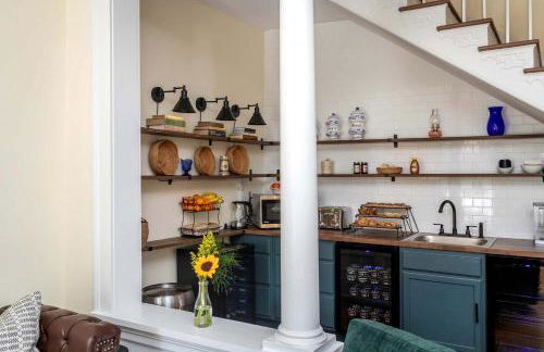 Romantic Historic Inn Suite with Mountain Views in Luray, Virginia - Foto 32