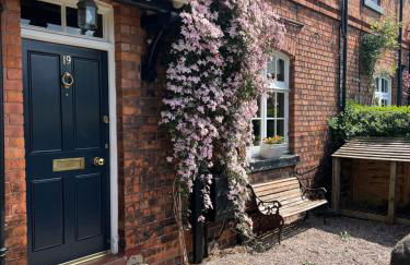 Central Knutsford - Photo 1