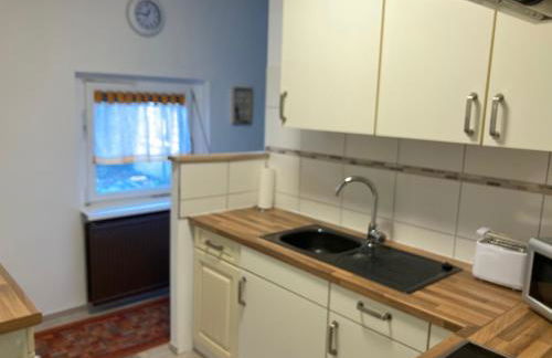 Gemütliches Ferienhaus 70qm mit Garten Sitzecke Grill 5 Minuten zum See - Foto 2