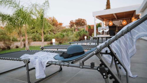 Manolis Seaside Villa with Private Pool - Foto 5, sunbed, towels