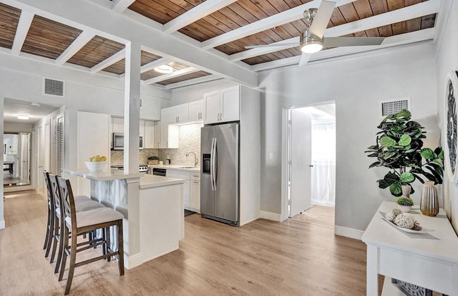 5BR with Heated Pool 5 min to Beach - Photo 20