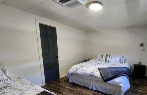 Modern Cabin with Arcade, Foosball Table and Fire Pit in Meadview, Arizona - Foto 17