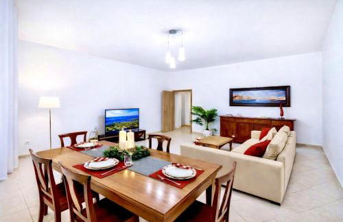 Spacious 130 sqm Luxury Apartment - 2 Bathrooms - Central Station & Old Town - Photo 1