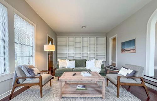 New Comfy Bungalow on Washington-Dedicated Office - Photo 2