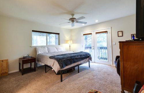 Cozy Mi-Wuk Village Cabin with Deck! - Foto 10