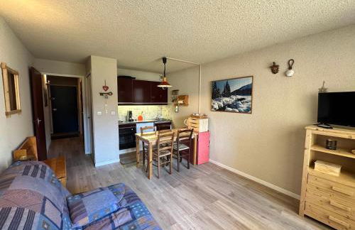 Studio 4 pers au pied des pistes avec balcon sud, parking - FR-1-515-221 - Foto 2