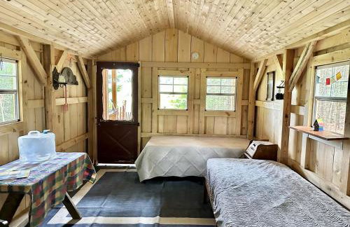 Cozy Off-Grid Cabin with Breathtaking Serene Views for a Peaceful Getaway Surrounded by Nature in Barton, Vermont - Foto 2