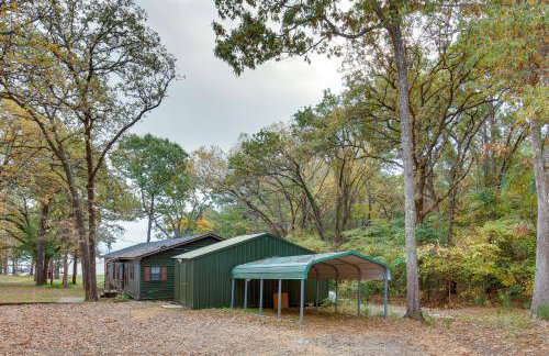 Lakefront Frankston Cabin with Dock and Fire Pit! - Foto 29