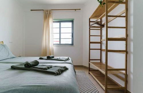 Green Breeze Escape by Lisbeyond - Photo 2