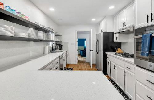 Modern Family Home w/Pool and Hot Tub - Foto 27