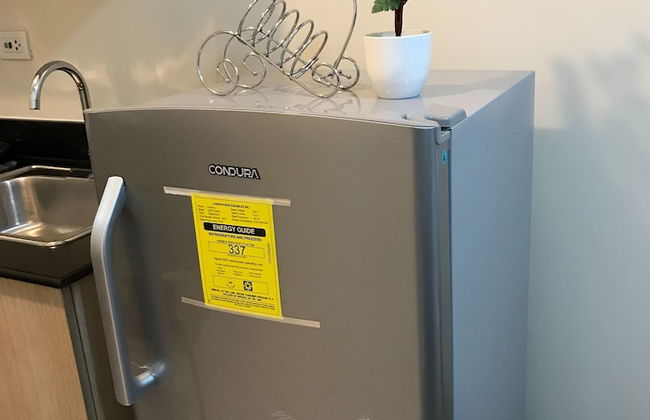 Condo Unit With Balcony in Manila - Photo 14