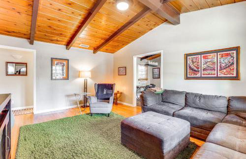 Peaceful Vista House with Gas Grill 1 Mi to Dtwn! - Foto 4