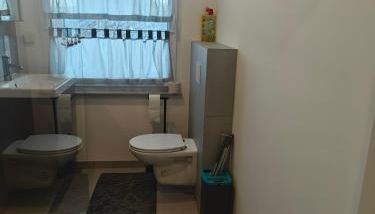Siegen - Geisweid Work and stay Neu Modernisiert 2 Schlafzimmer Badezimmer Balkon - Foto 5, towels