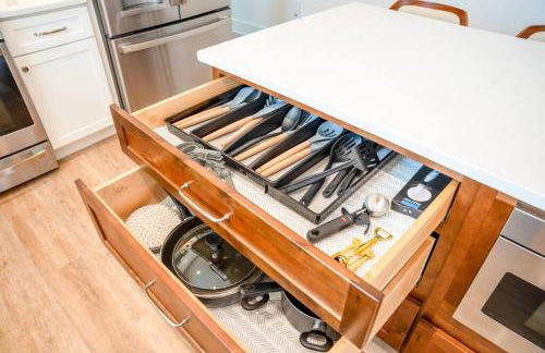 Steps From Beach & Boardwalk, Ocean Views with 5 Decks, 3 Cars - Foto 19