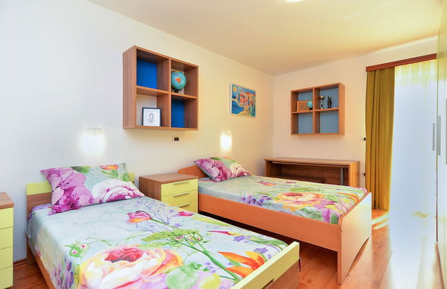 Apartment 1917 - Photo 2