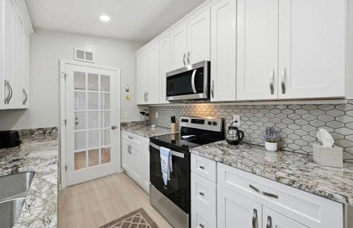 New Lakefront Getaway Private Hot Tub Min to DMC - Foto 19