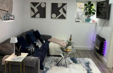 HERTFORD House with garden parking pet friendly pool room - Foto 4