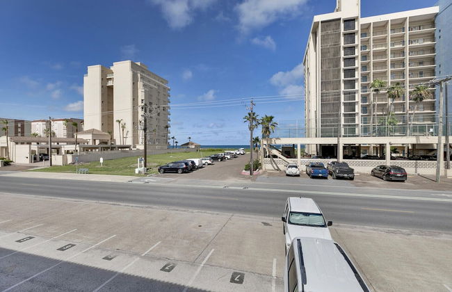 2-story Condo Next to Beach w/ Ocean Views! - Foto 60
