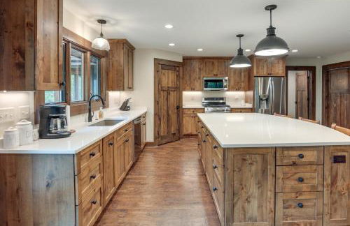 Impressive Presque Isle Lake House with Water Access - Foto 9