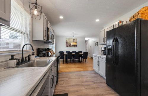 Newly Renovated 5BR 2 Living Rooms Sleeps 10 - Foto 4