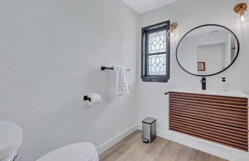 Serene Pool & Spa Home near Beaches & Downtown - Foto 15