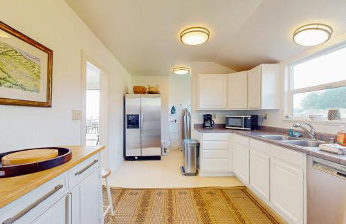 Oceanfront Elk Cottage - Deck Views & 7 Acres - Foto 9