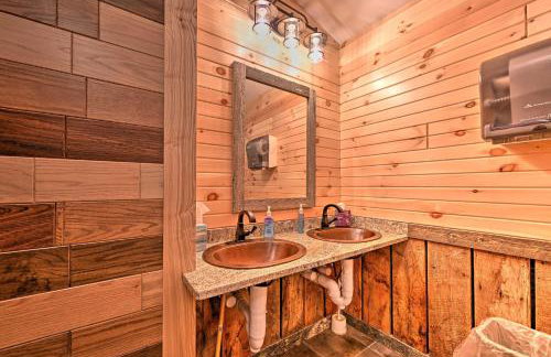 Massive Hatfield Loon Lodge with Roller Rink - Foto 12