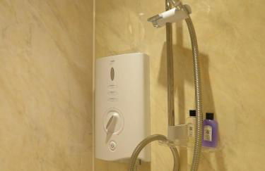 Bedroom bathroom kitchenette own entrance Conwy - Foto 10