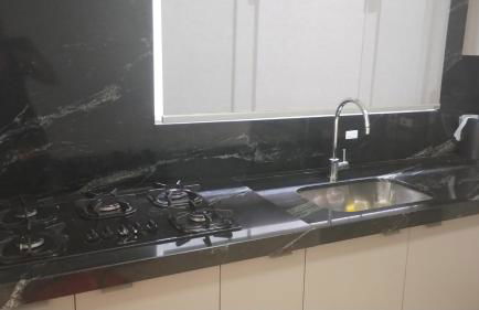 Quarto com ar e banheiro estacionamento e Wi-Fi - Foto 7