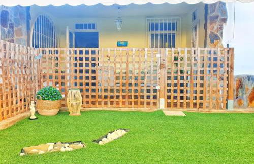 The perfect place to relax Bedroom with hot tub, beautiful tropical garden area. Bbq and big open spaces through all the house.It is located in a quiet place, but still 5 min away from the touristic Puerto Rico and walking distance from the beach - Foto 24