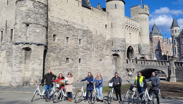 In bici accanti al castello di Steen
