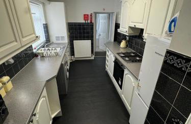 Comfortable 3BR Stay Perfect for 6 Guests - Foto 5