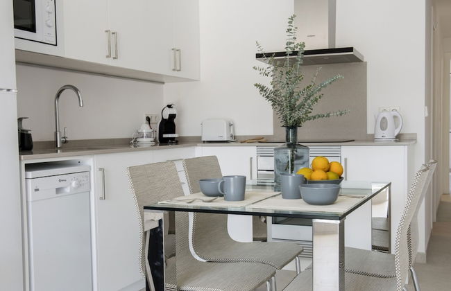 Bright Apartment Near Mountains - Photo 12