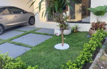 Casa luxuosa com piscina e 4 suítes - Foto 1