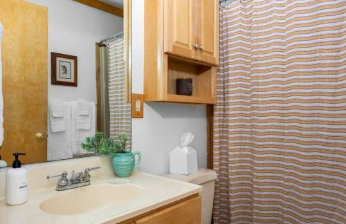 Camp Birch: Waterfront Home on Lake Leelanau - Foto 10